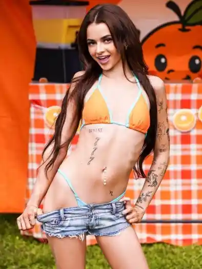the-big-o-orange-stand